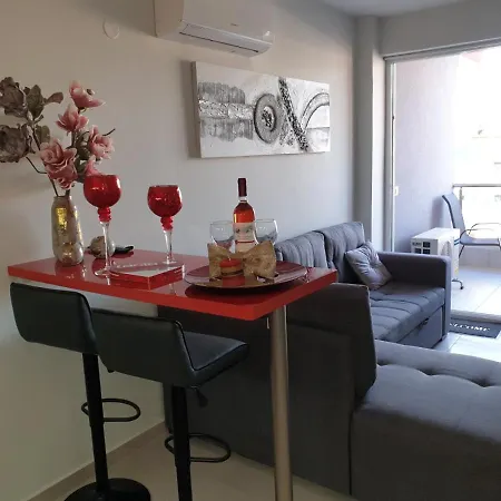 M & M Red Luxury * Paralia Katerinis