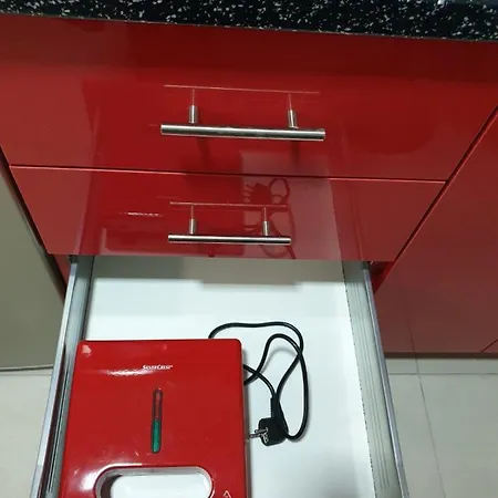 M & M Red Luxury * Paralia Katerinis