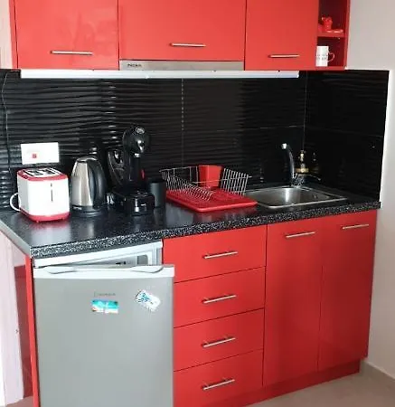 M & M Red Luxury * Paralia Katerinis