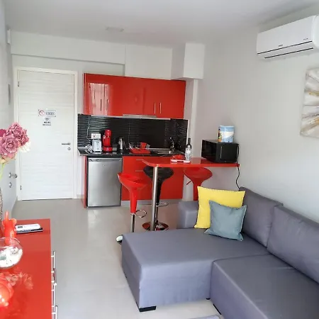 M & M Red Luxury Paralia Katerinis