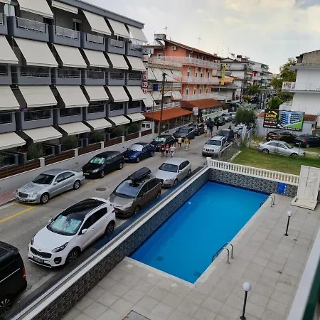 M & M Red Luxury * Paralia Katerinis