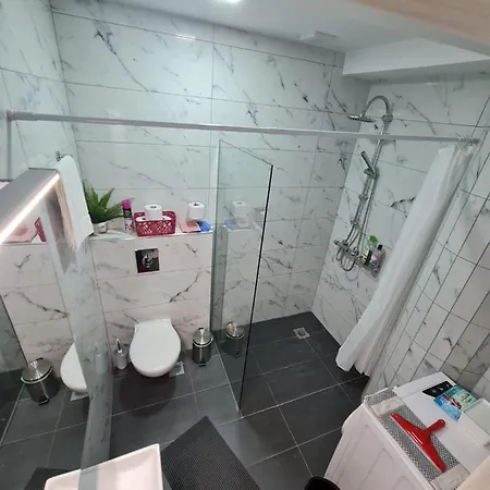 Apartment M & M Red Luxury