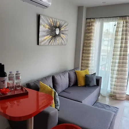 M & M Red Luxury * Paralía