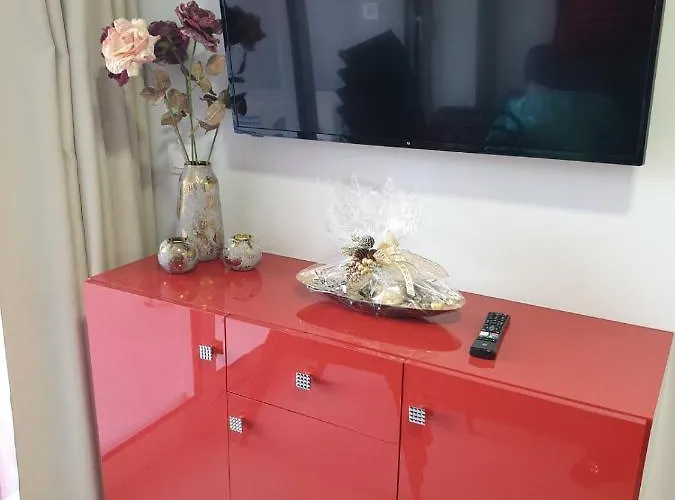 M & M Red Luxury Paralía