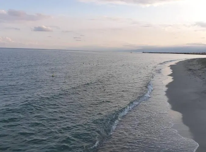 M & M Red Luxury Paralía