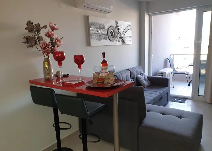 M & M Red Luxury * Paralía