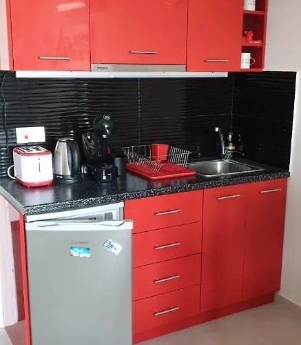 M & M Red Luxury * Paralía