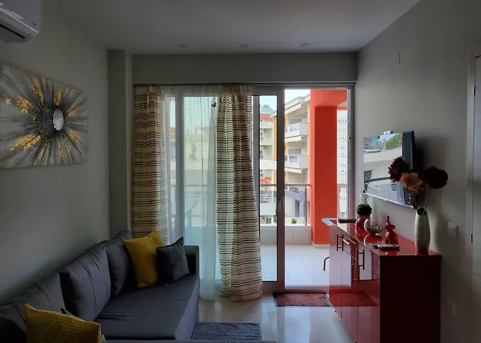 M & M Red Luxury Paralía