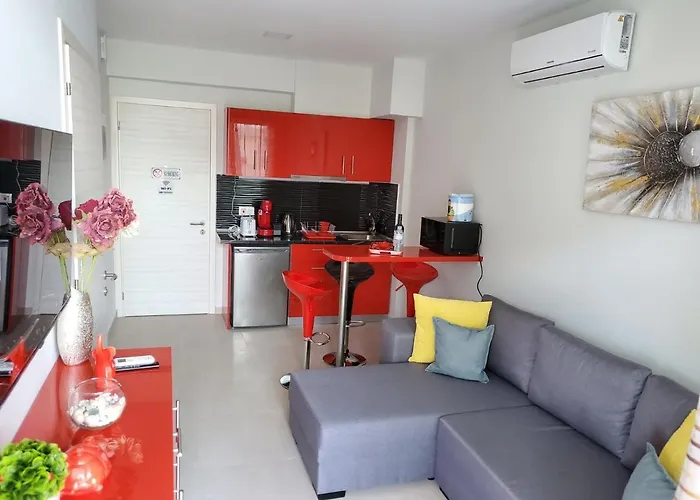 M & M Red Luxury Paralía