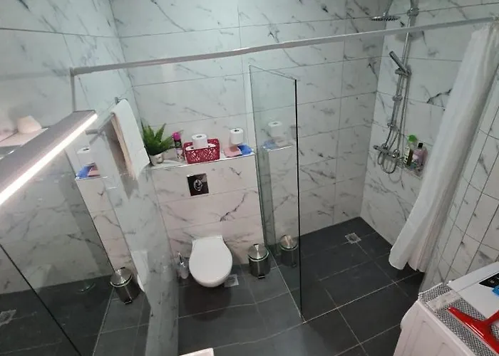 M & M Red Luxury Paralía